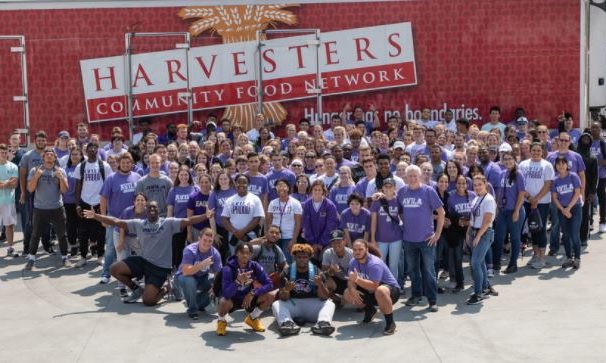 Freshman Class of 2018 takes group photo in front of Harvesters