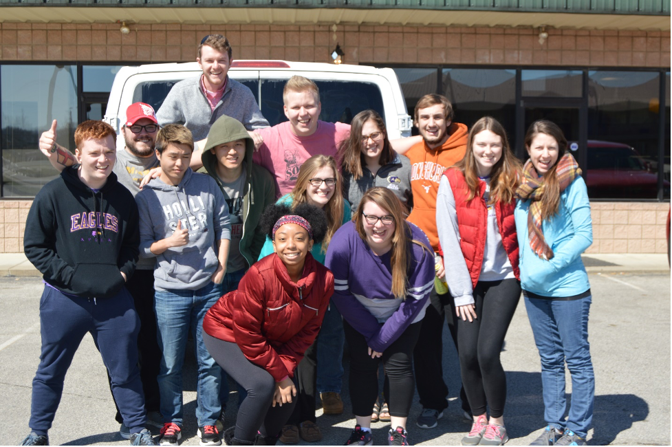 Avila groups head to West Virginia for Spring Break Service Trip pose in with their van